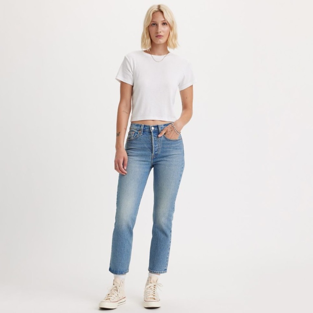 NWT Levi’s Wedgie Straight Jean Light Wash High Rise 26 x 26